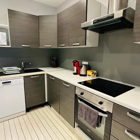 Flat With Terrace Sea View And Mountain View شقة