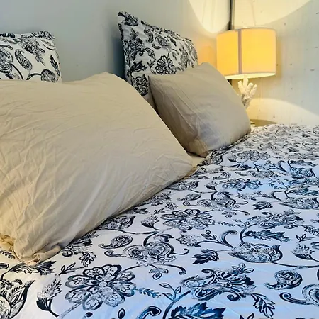 Flat With Terrace Sea View And Mountain View إز