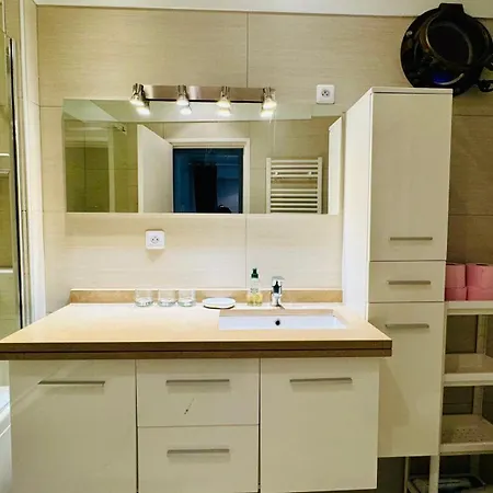 Flat With Terrace Sea View And Mountain View דירה