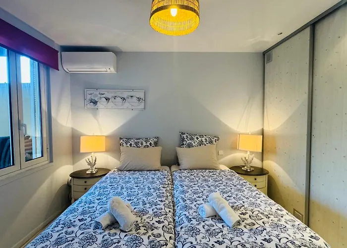 Flat With Terrace Sea View And Mountain View Apartment *